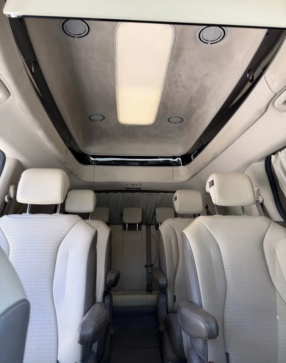Kia Carnival Hi-Limousine